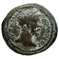 Æ26 - Commodus Capitolias