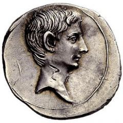 Denarius - Augustus CAESAR DIVI F ARMEN RECE IMP VIIII