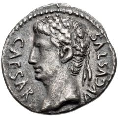 Denarius - Augustus S· P·Q·R· CL·V, Victory