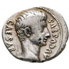 Denarius - Augustus S P Q R, Victory