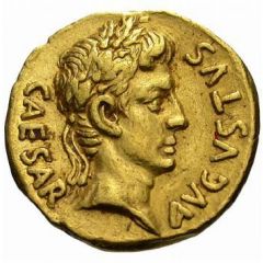 Aureus - Augustus TVRPILIANVS IIIVIR