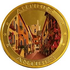 Antibes - une rue de la vieille ville