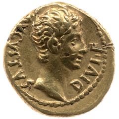 Quinarius Aureus - Augustus TR POT XIII, Victory