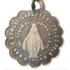 Miraculous Medal of Our Lady of Graces Scalloped