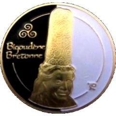 Prune Bigoudène et sonneur breton