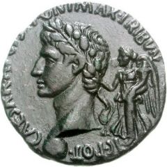 Dupondius - Augustus M MAECILIVS TVLLVS IIIVIR A A A F FS C, Victory