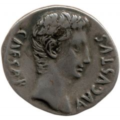 Denarius - Augustus S P Q R CL V, Victory