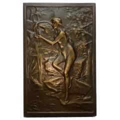 Plaquette - Woman at the source