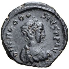 Nummus - Theodosius II cross in wreath, Constantinopolis