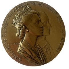 Medal - Reine Elizabeth II - Royal Visit to Paris
