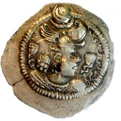 Drachm - Peroz I type III/3 - winged crown