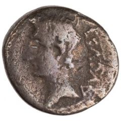 Quinarius - Augustus P CARISI LEG, Victory