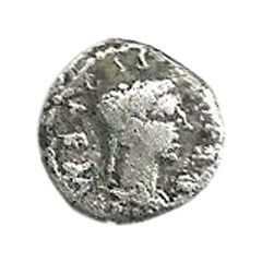 Quinarius - Ptolemy Caesarea, crescent between two cornucopia