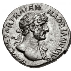 Denarius - Hadrian P M TR P COS III VOT PVB, Pietas
