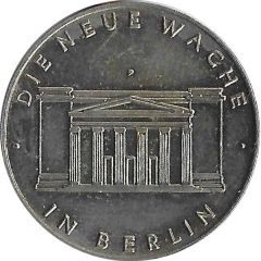 Token - Die neue Wache in Berlin