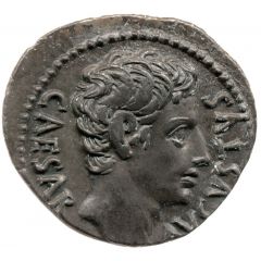 Denarius - Augustus S P Q R CL V, Victory