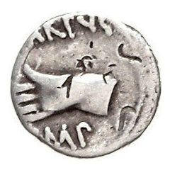 Quinarius - Augustus CAESARI DIVI F, Victory