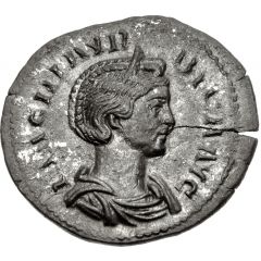 Denarius - Magnia Urbica VENVS GENETRIX, Venus